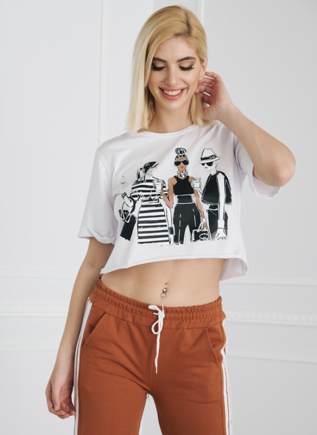 Crop top με τρεις κοπέλες