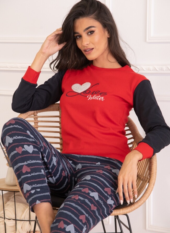 Women's pajamas with hearts and two colors on the sleeves