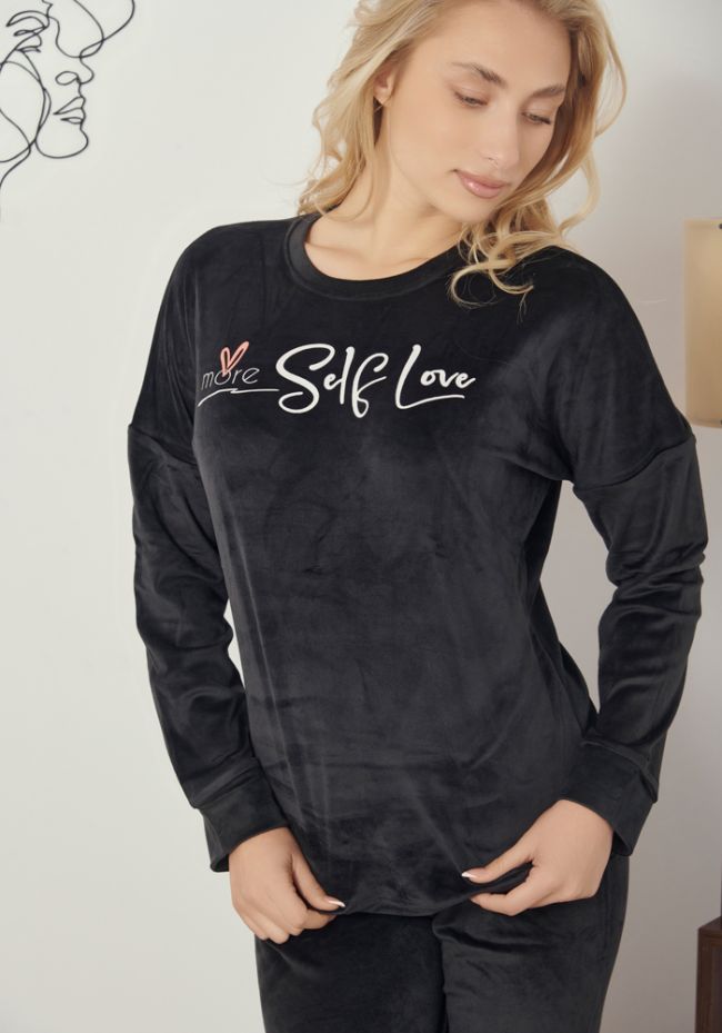 Homewear γυναικείο βελουτέ με logo και καρδιά