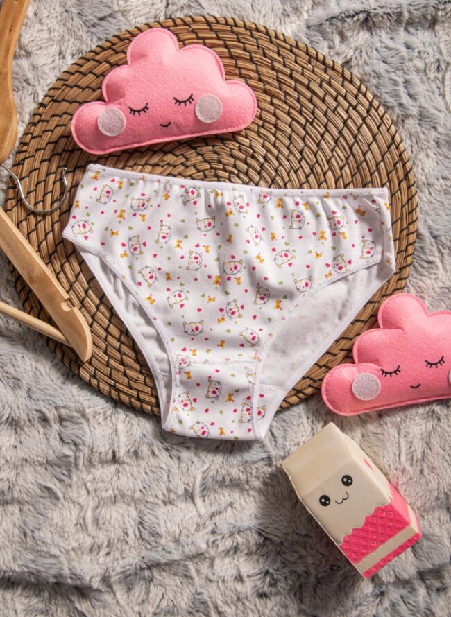 Children's panties with kittens