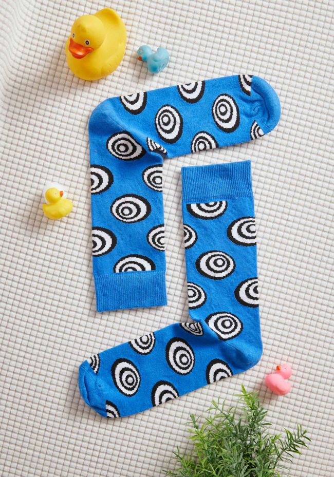 Men's socks with circular patterns