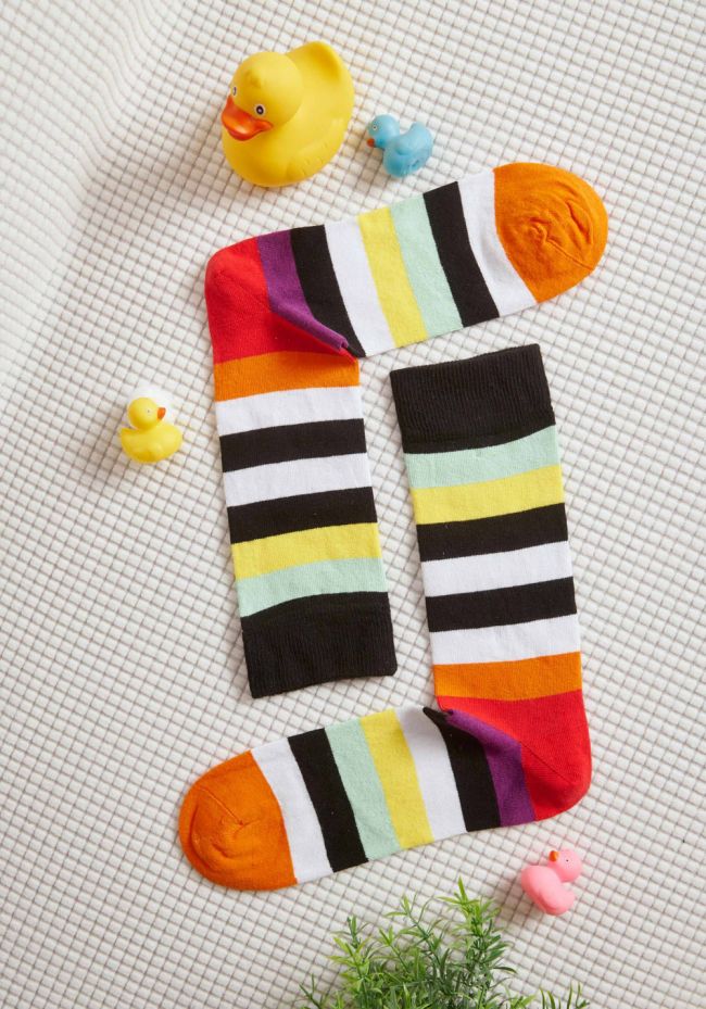 Men's socks with colorful stripes