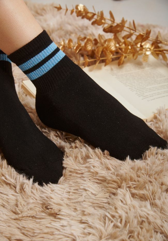 Κάλτσες γυναικείες αθλητικές μαύρες με ρίγες