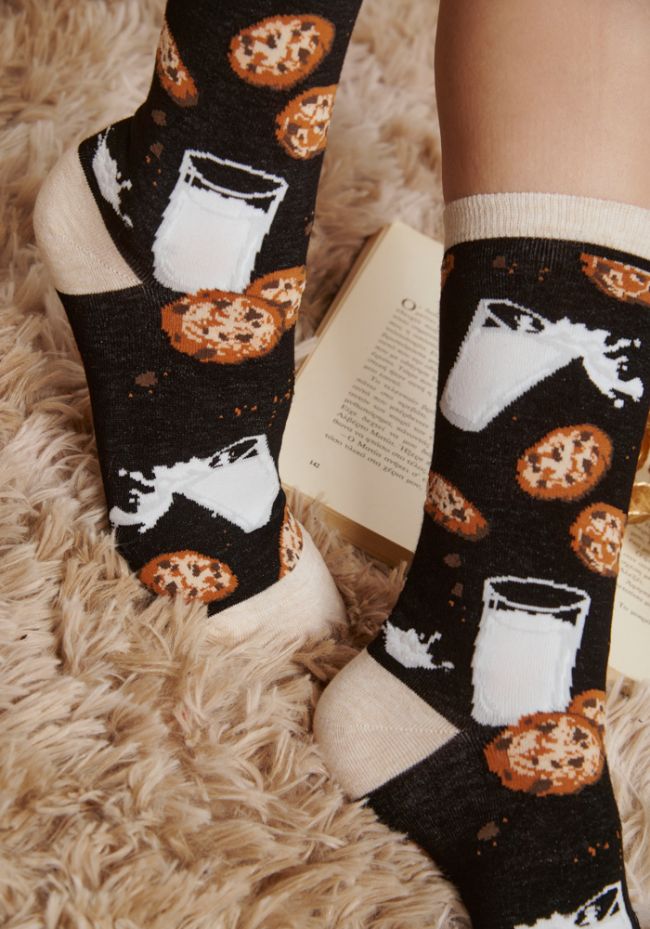 Κάλτσες γυναικείες με μπισκότα και γάλα