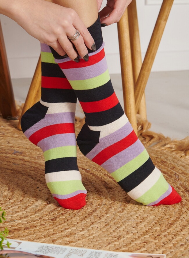Κάλτσες γυναικείες με πολύχρωμες ρίγες