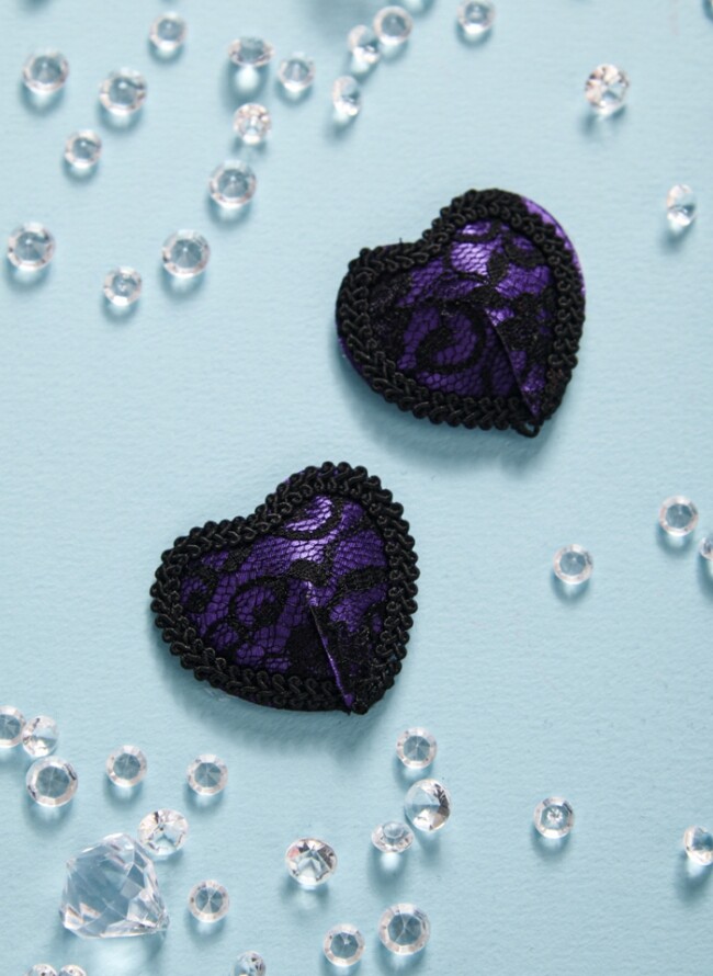 Nipple covers with hearts and lace