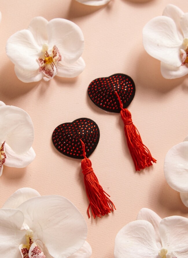 Nipple covers hearts with rhinestones and tassel