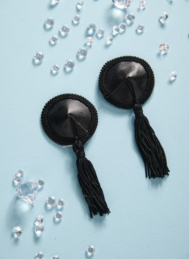 Round nipple covers with tassels