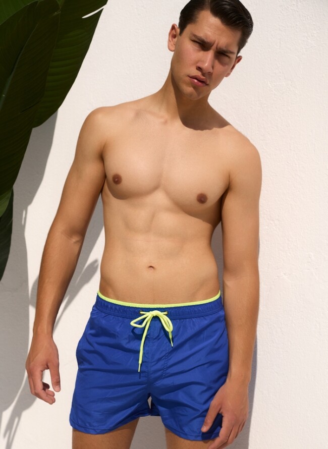 Men's swimsuit with two colors in the elastic