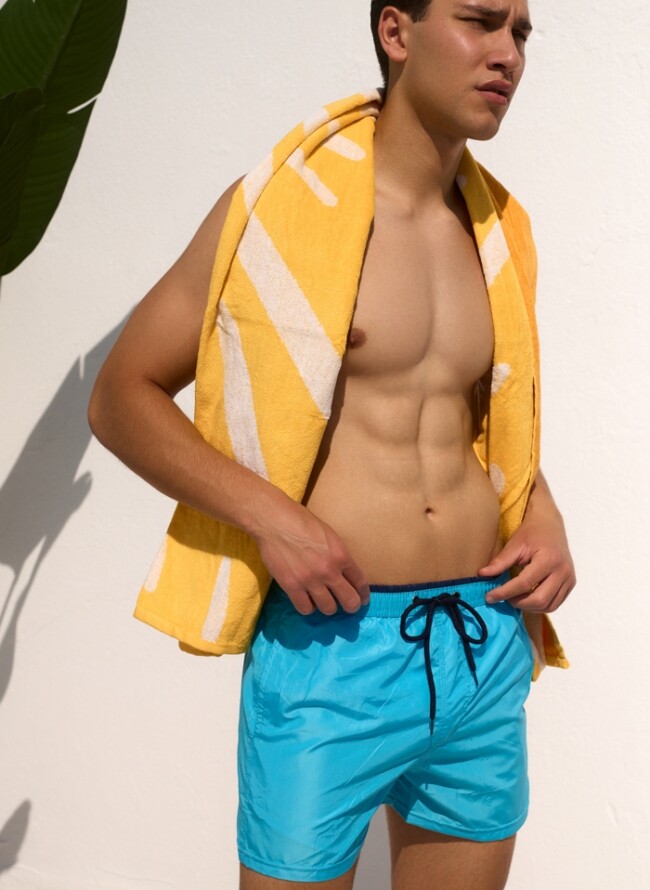 Men's swimsuit with two colors in the elastic