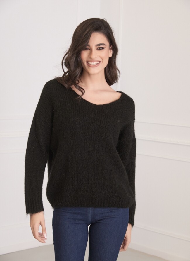 Knitted blouse in a wide line with V