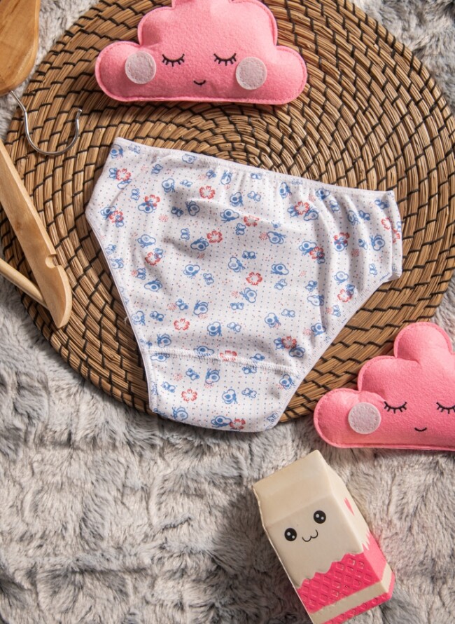 Children's panties with butterflies