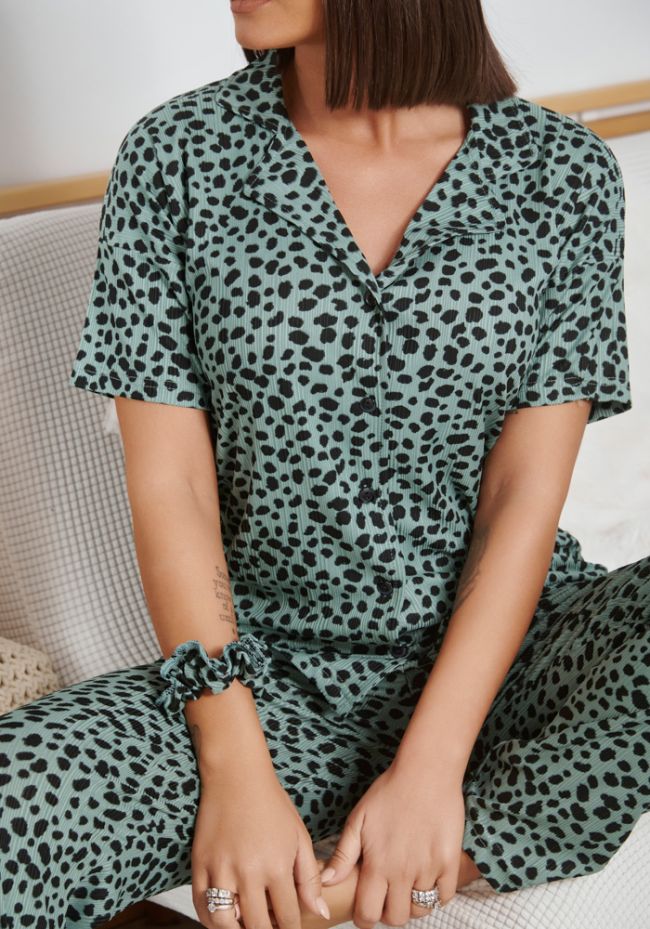 Πιτζάμα γυναικεία κουμπωτή animal print με μακρύ παντελόνι