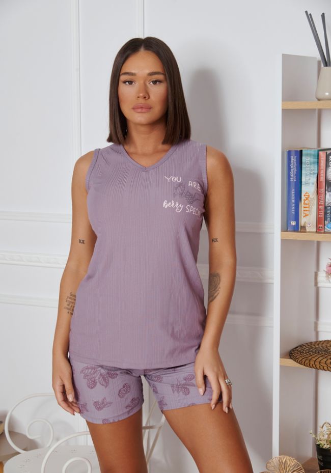 Women's pajamas with shorts and raspberry design