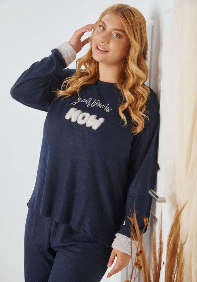 Πιτζάμα γυναικεία plus size με χνουδωτά γράμματα