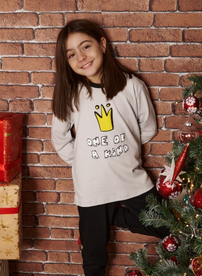 Children's pajamas with crown and logo