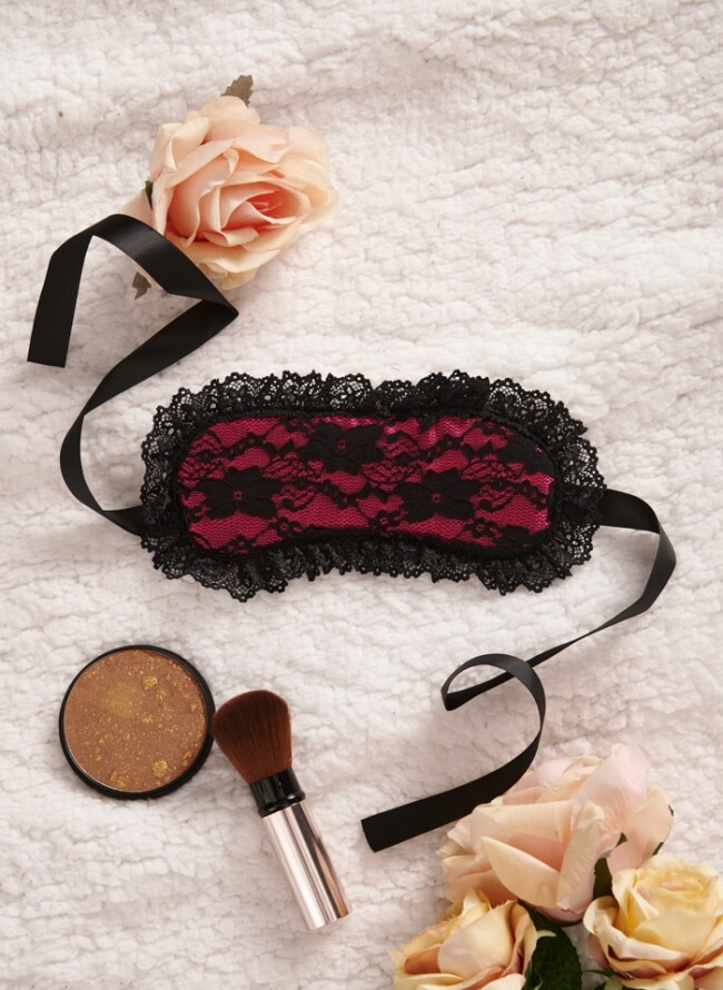 Satin eye mask with lace