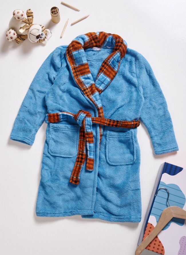 Children's fleece robe with checkered details