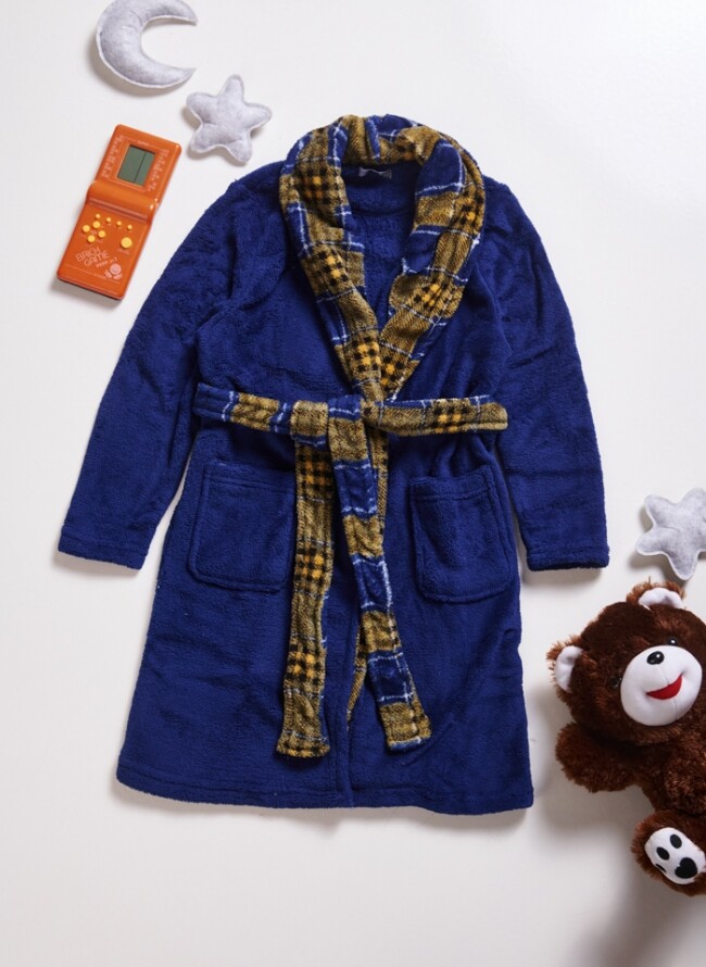 Children's fleece robe with checkered details