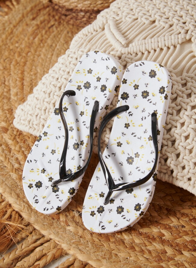 Women's flip flops with flowers