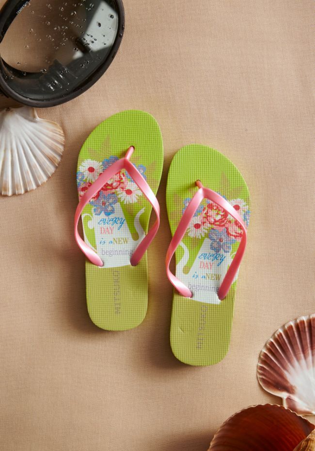 Women's flip-flops with flowers and logo