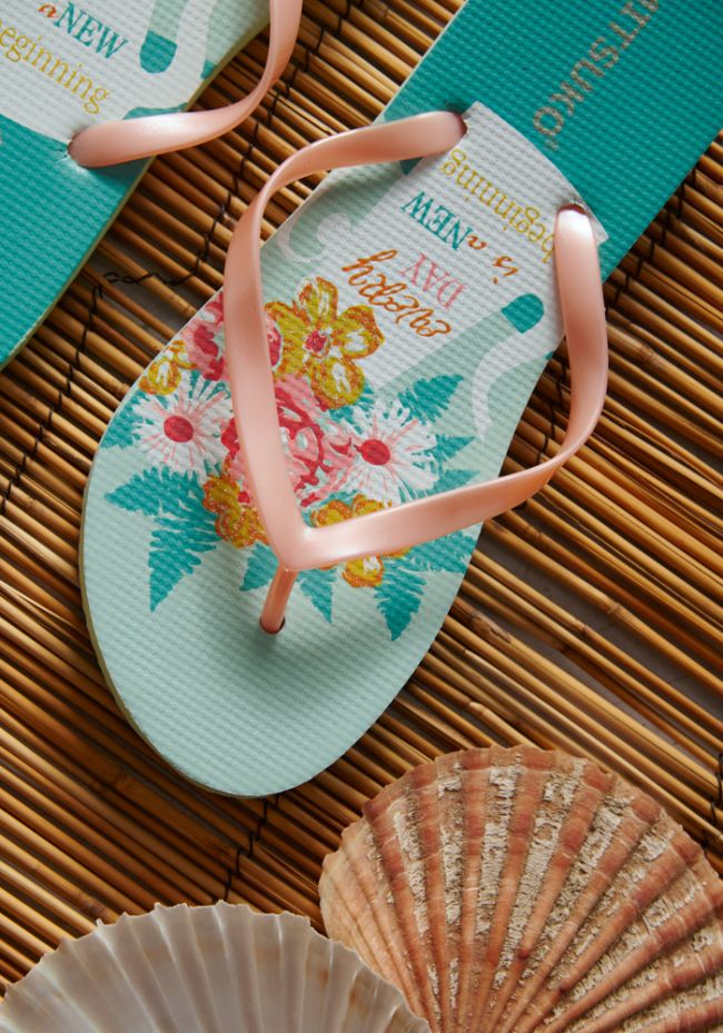 Women's flip-flops with flowers and logo