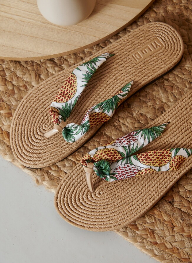 Women's flip flops with a fabric band