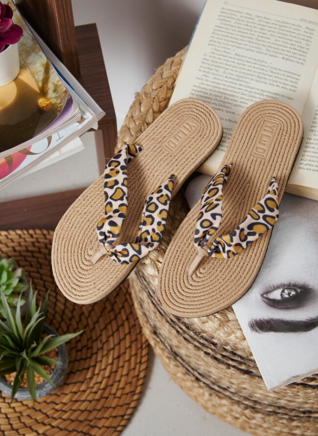 Women's flip flops with a fabric band