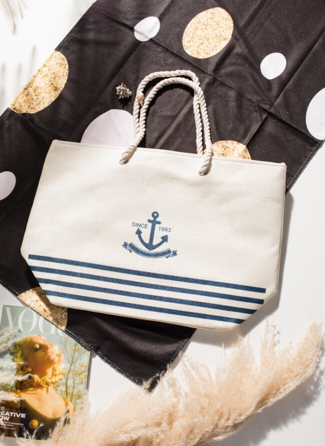 Wicker bag with anchor