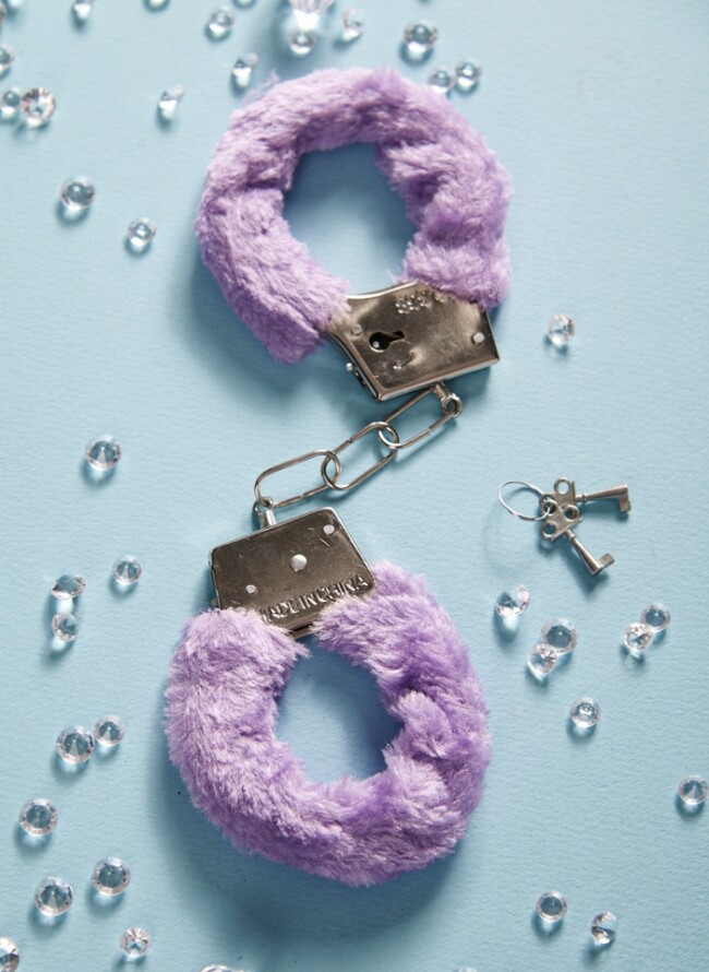 handcuffs with fur