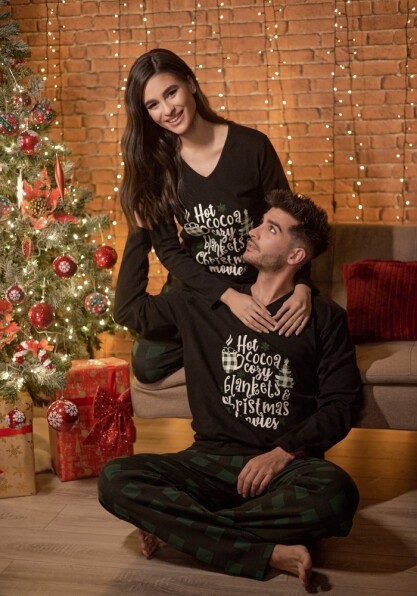 Πιτζάμα Χριστουγεννιάτικη για ζευγάρι με logo και καρώ παντελόνι